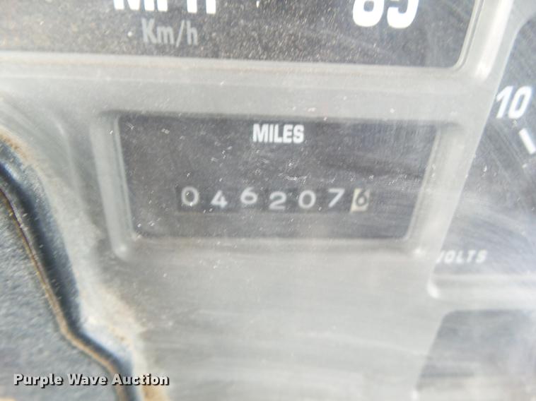 image for item L5743 1998 International 4700 dump truck