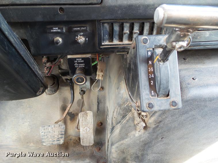 image for item L5743 1998 International 4700 dump truck