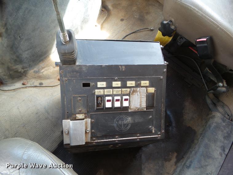 image for item L5743 1998 International 4700 dump truck