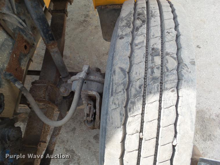 image for item L5743 1998 International 4700 dump truck