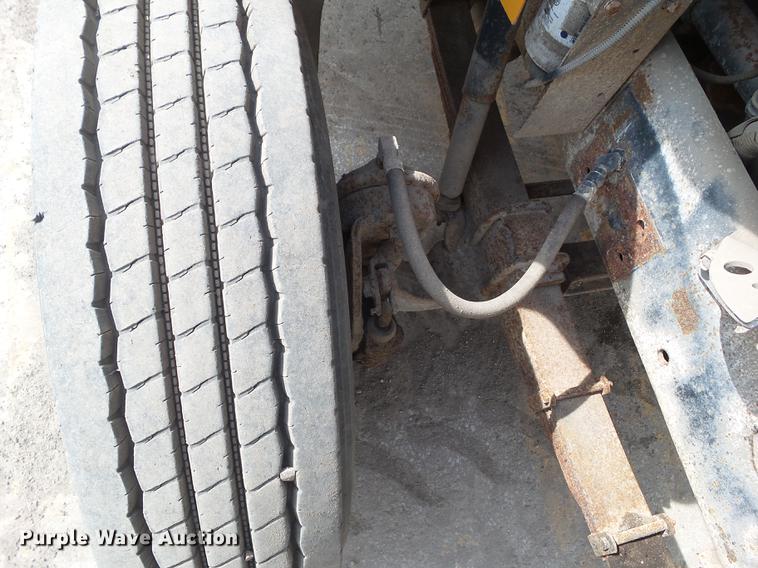 image for item L5743 1998 International 4700 dump truck