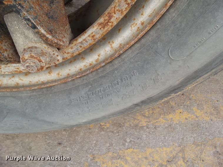 image for item L5743 1998 International 4700 dump truck