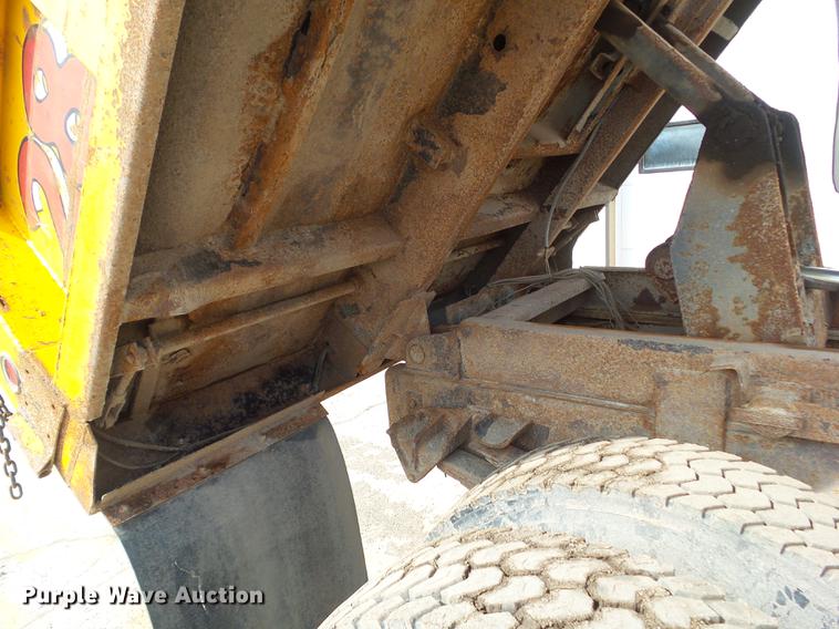 image for item L5743 1998 International 4700 dump truck