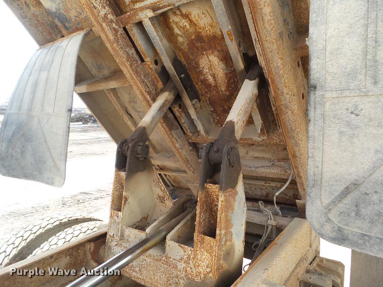 image for item L5743 1998 International 4700 dump truck