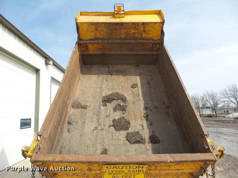 image for item L5743 1998 International 4700 dump truck