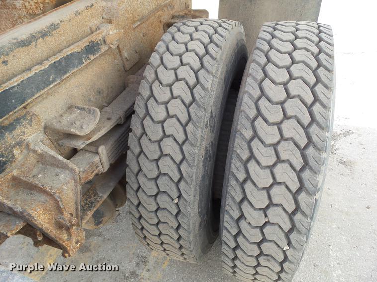 image for item L5743 1998 International 4700 dump truck