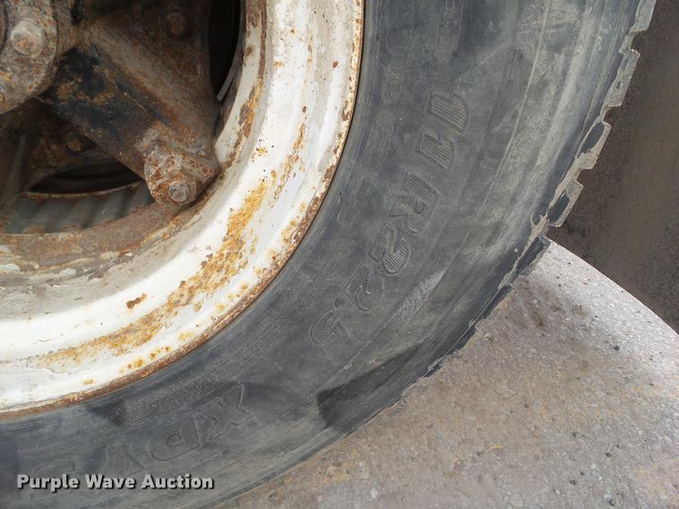 image for item L5743 1998 International 4700 dump truck