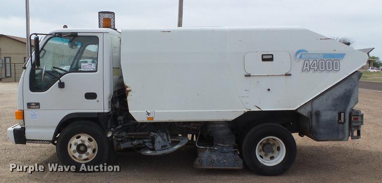 image for item DC5233 1999 Chevrolet W4500 street sweeper truck