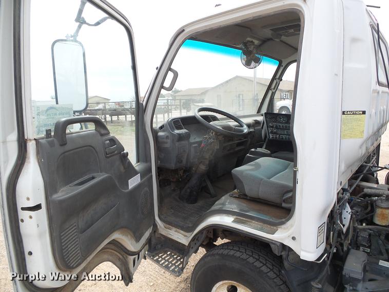 image for item DC5233 1999 Chevrolet W4500 street sweeper truck