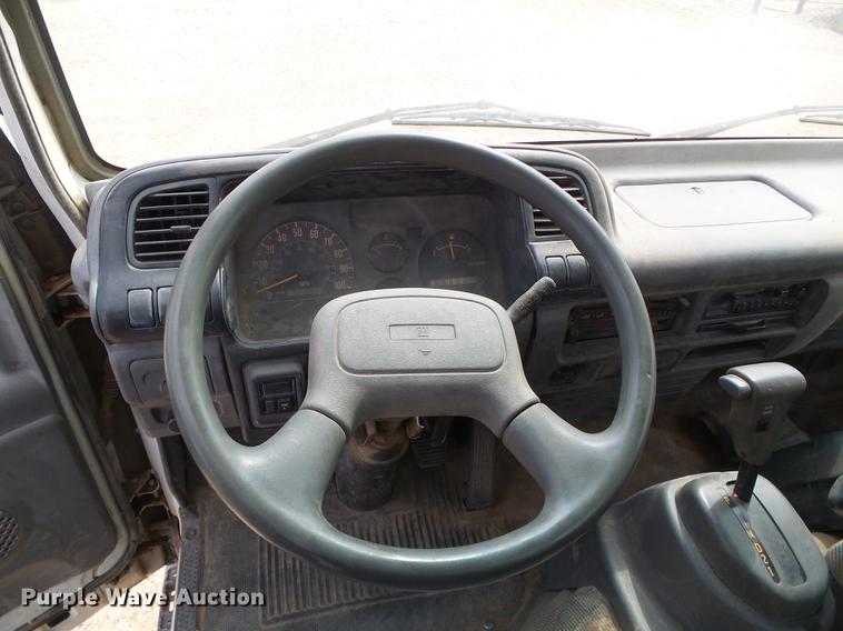 image for item DC5233 1999 Chevrolet W4500 street sweeper truck