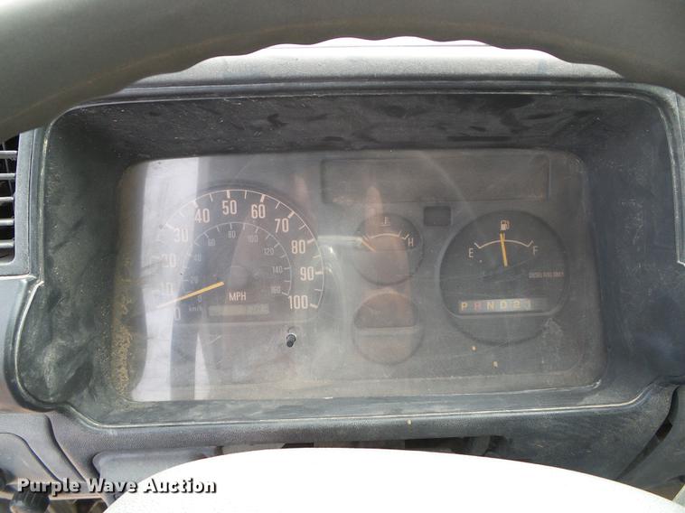 image for item DC5233 1999 Chevrolet W4500 street sweeper truck