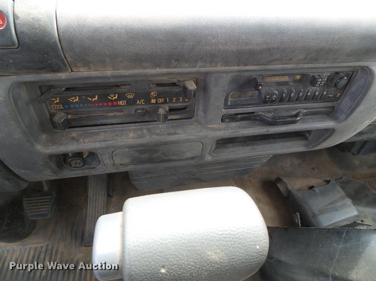 image for item DC5233 1999 Chevrolet W4500 street sweeper truck