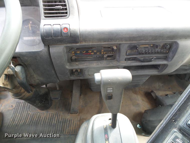 image for item DC5233 1999 Chevrolet W4500 street sweeper truck