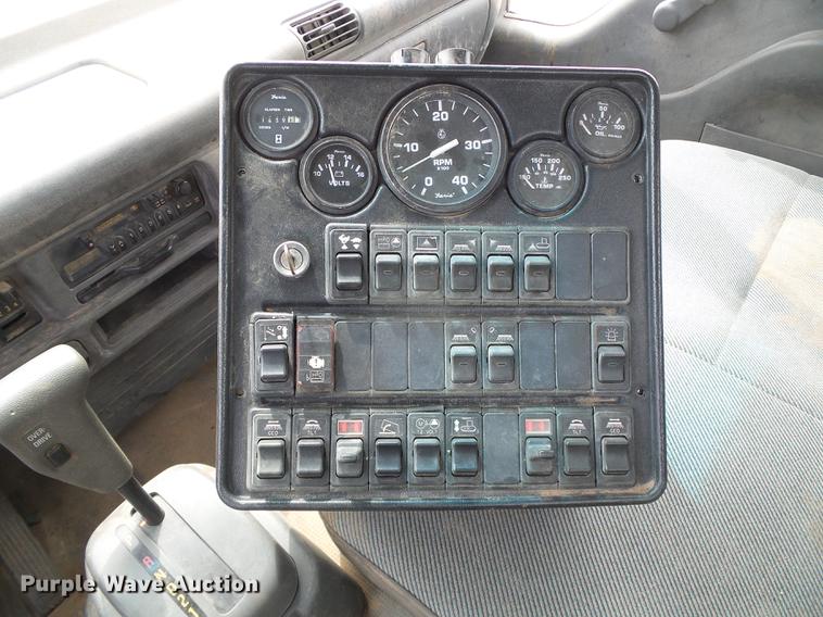 image for item DC5233 1999 Chevrolet W4500 street sweeper truck