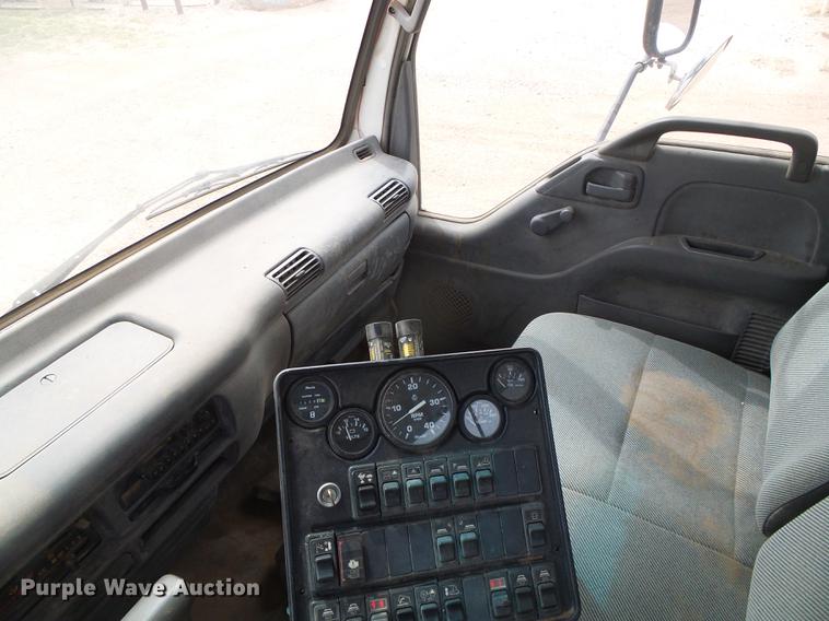 image for item DC5233 1999 Chevrolet W4500 street sweeper truck