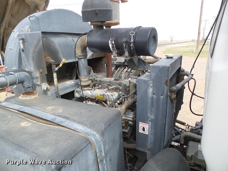 image for item DC5233 1999 Chevrolet W4500 street sweeper truck