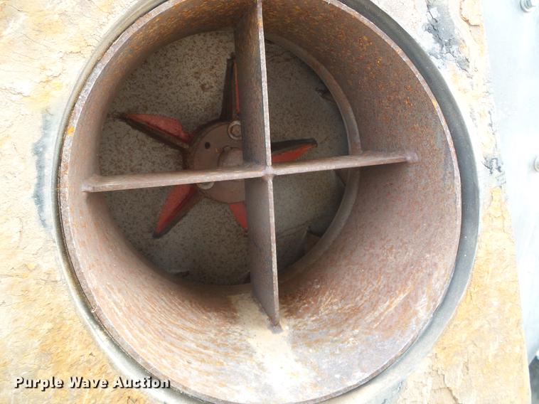 image for item DC5233 1999 Chevrolet W4500 street sweeper truck