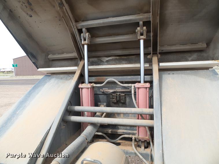 image for item DC5233 1999 Chevrolet W4500 street sweeper truck