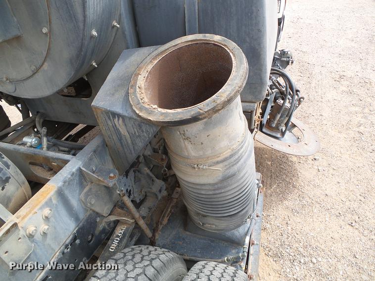 image for item DC5233 1999 Chevrolet W4500 street sweeper truck