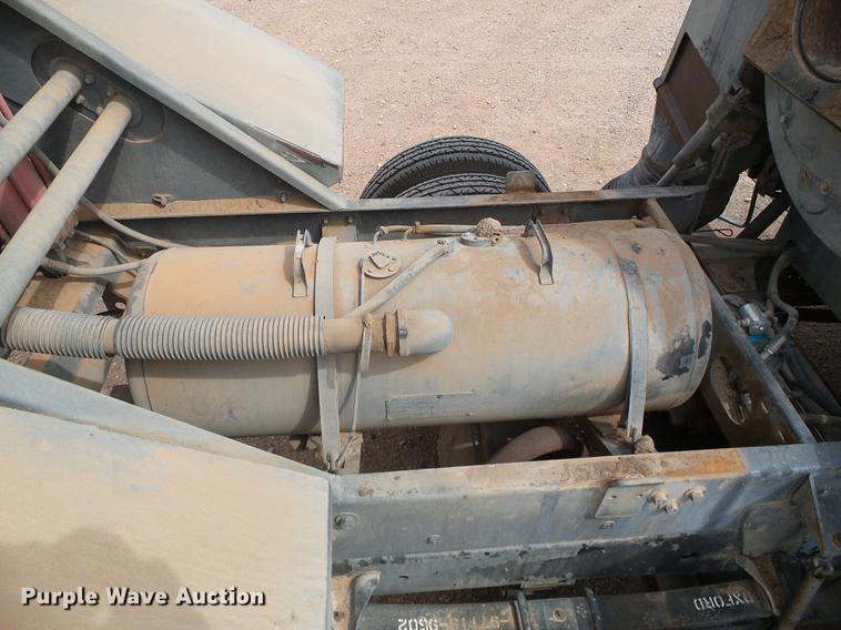 image for item DC5233 1999 Chevrolet W4500 street sweeper truck