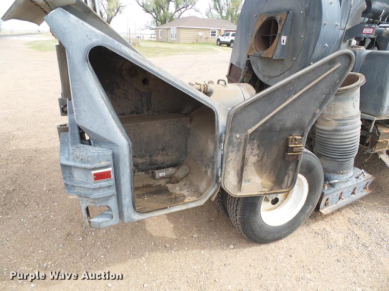 image for item DC5233 1999 Chevrolet W4500 street sweeper truck