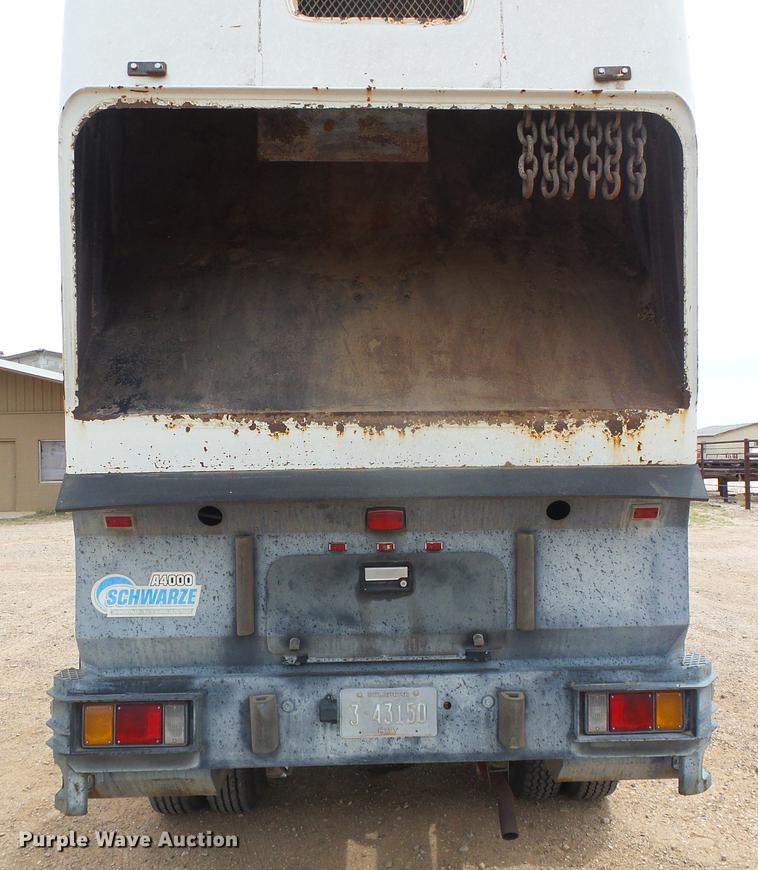 image for item DC5233 1999 Chevrolet W4500 street sweeper truck