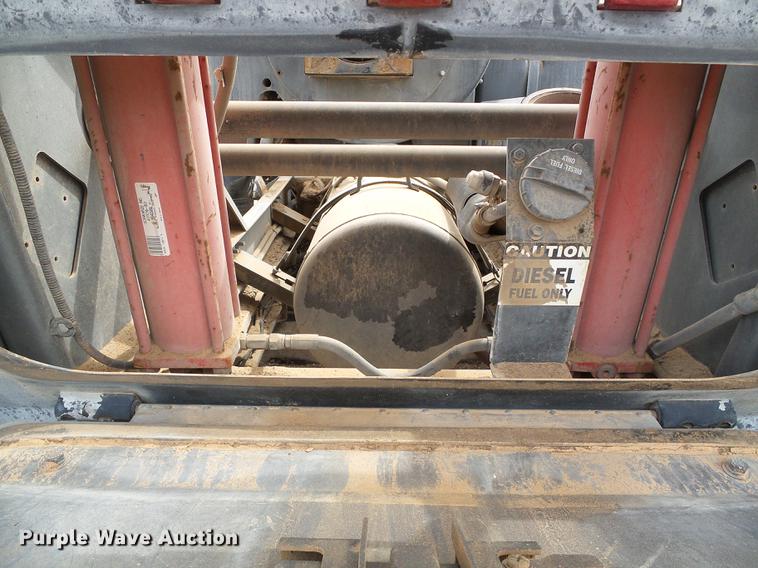 image for item DC5233 1999 Chevrolet W4500 street sweeper truck