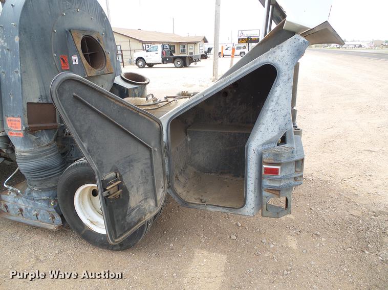 image for item DC5233 1999 Chevrolet W4500 street sweeper truck