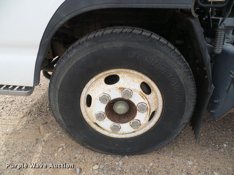 image for item DC5233 1999 Chevrolet W4500 street sweeper truck