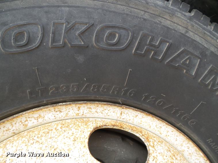 image for item DC5233 1999 Chevrolet W4500 street sweeper truck