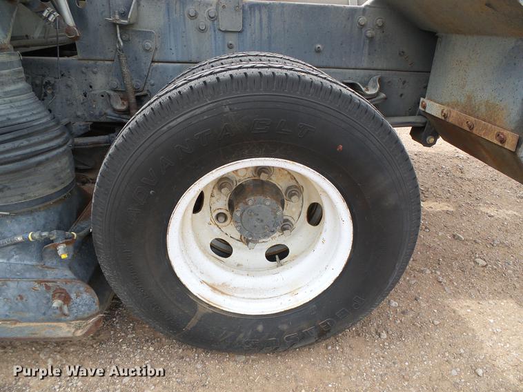 image for item DC5233 1999 Chevrolet W4500 street sweeper truck