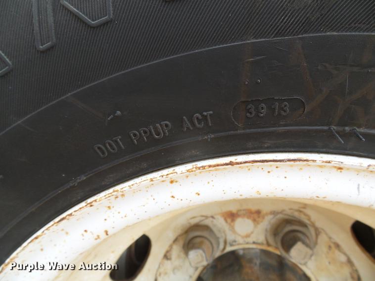 image for item DC5233 1999 Chevrolet W4500 street sweeper truck