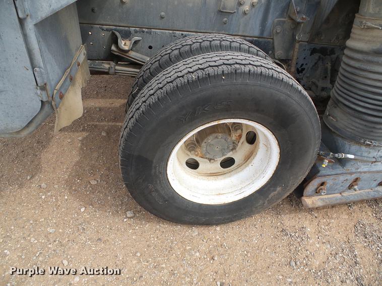 image for item DC5233 1999 Chevrolet W4500 street sweeper truck