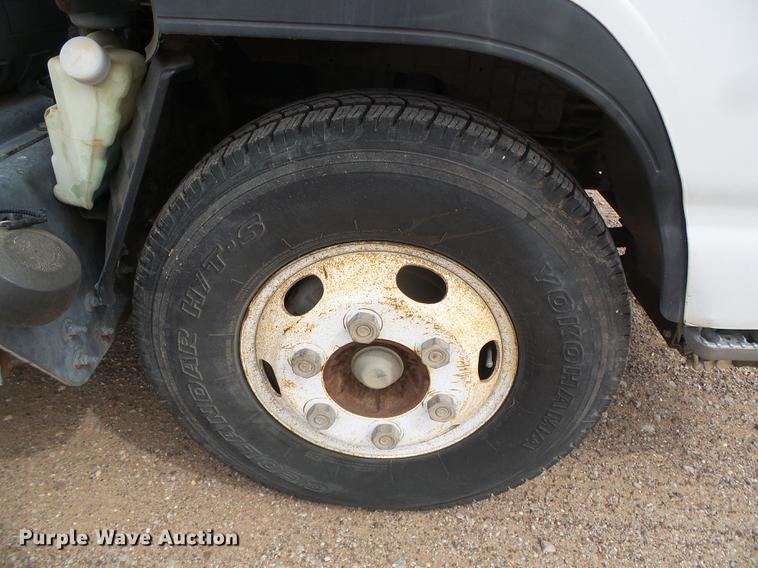 image for item DC5233 1999 Chevrolet W4500 street sweeper truck