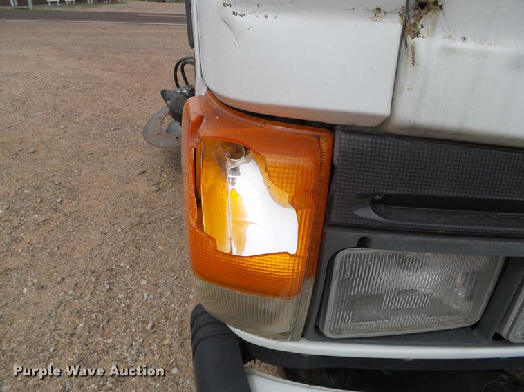 image for item DC5233 1999 Chevrolet W4500 street sweeper truck