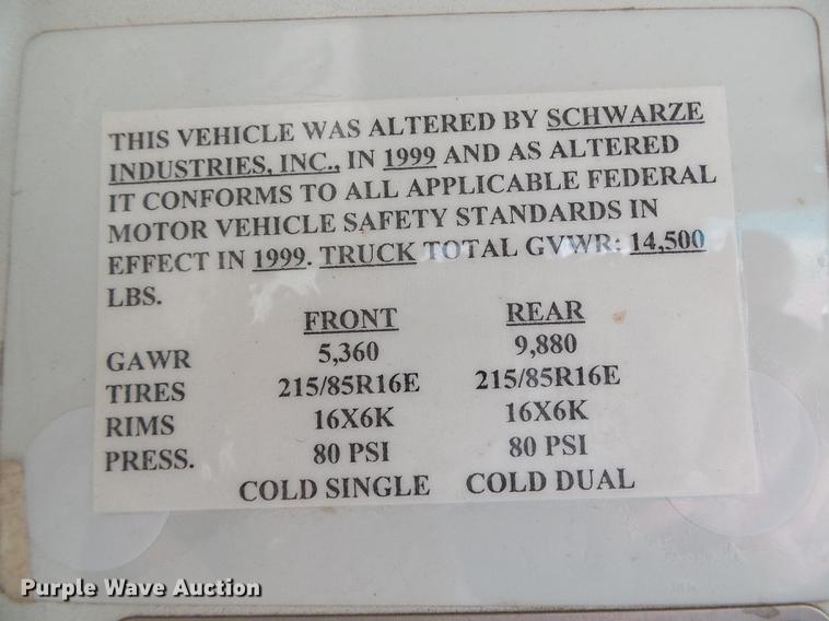 image for item DC5233 1999 Chevrolet W4500 street sweeper truck