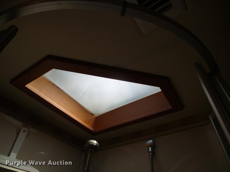 image for item DC5238 2004 Spartan K2 Travel Supreme Select 45DS04 RV