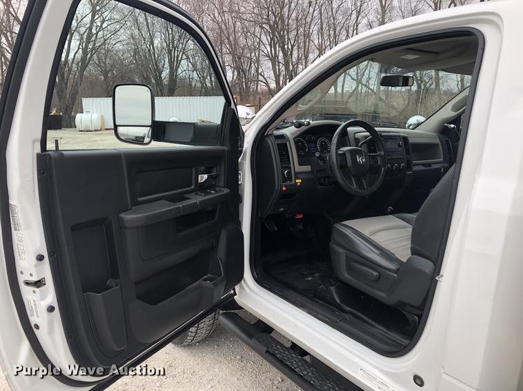 image for item DC8727 2012 Dodge Ram 5500 bucket truck