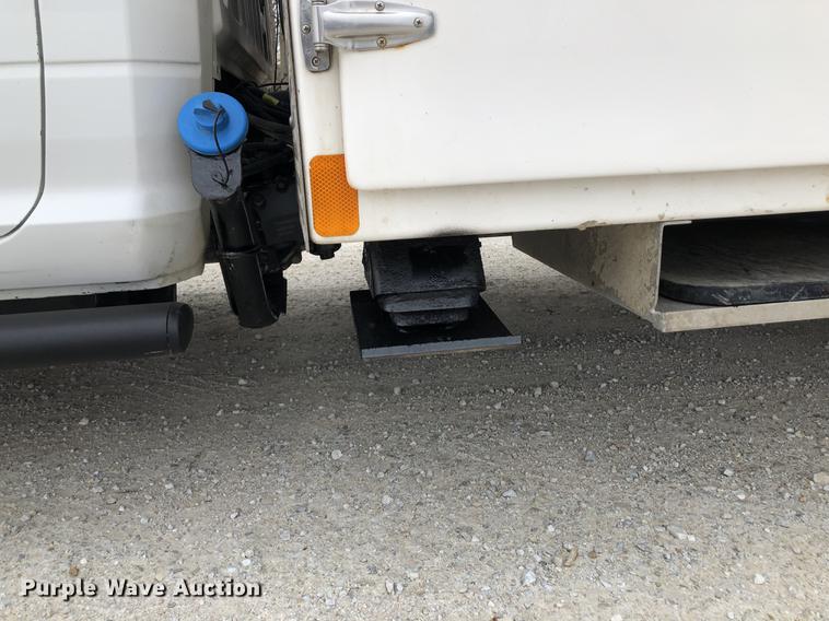 image for item DC8727 2012 Dodge Ram 5500 bucket truck