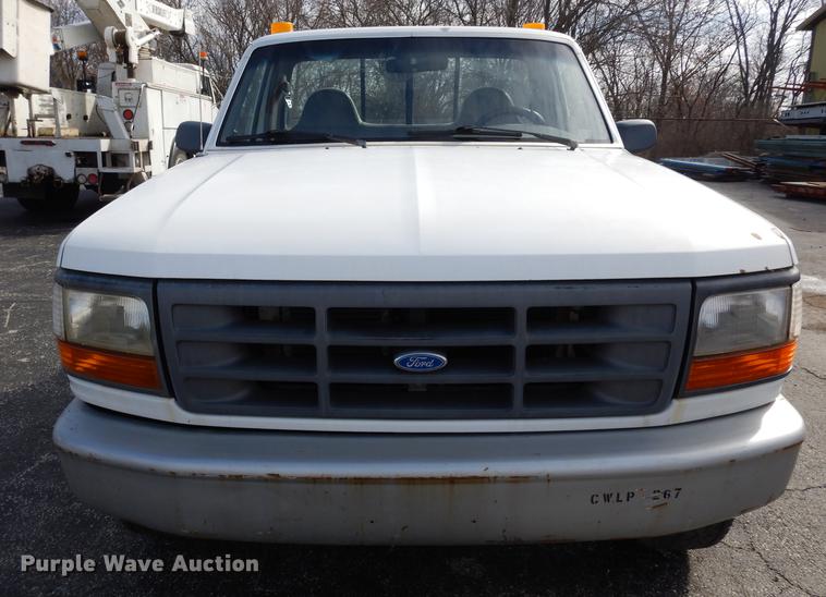 image for item DC8734 1997 Ford F250 flatbed pickup truck