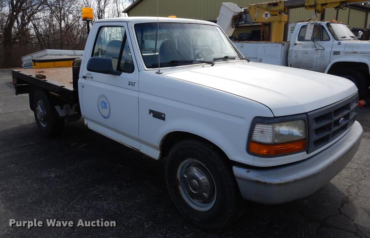 image for item DC8734 1997 Ford F250 flatbed pickup truck