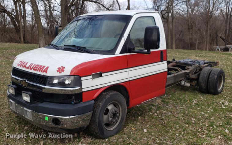 image for item DD4001 2010 Chevrolet Express G4500 cab and chassis