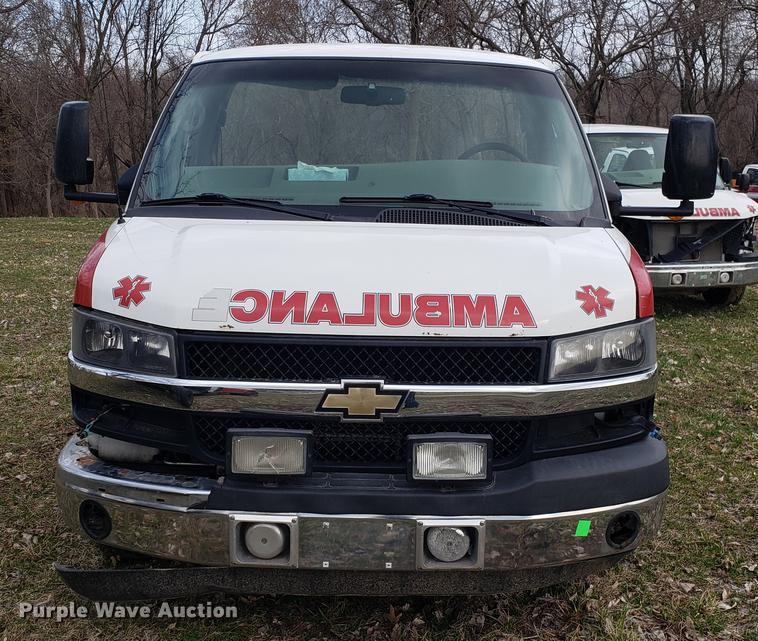 image for item DD4001 2010 Chevrolet Express G4500 cab and chassis