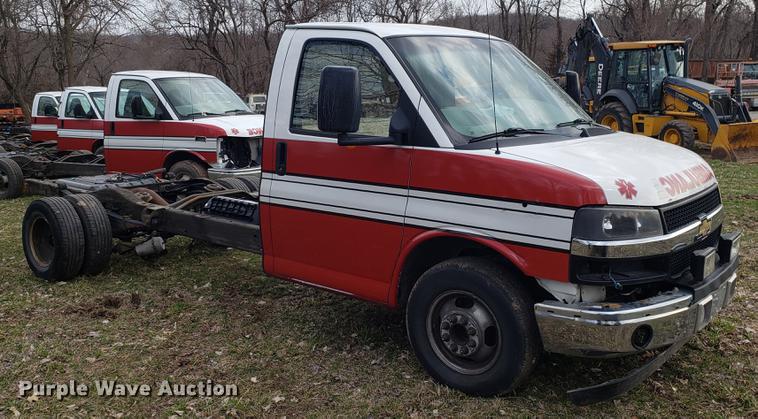image for item DD4001 2010 Chevrolet Express G4500 cab and chassis