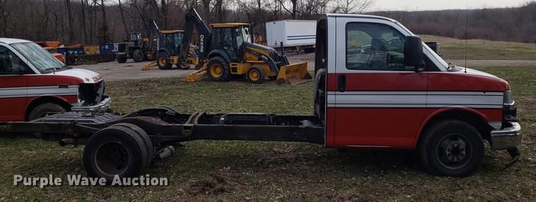 image for item DD4001 2010 Chevrolet Express G4500 cab and chassis