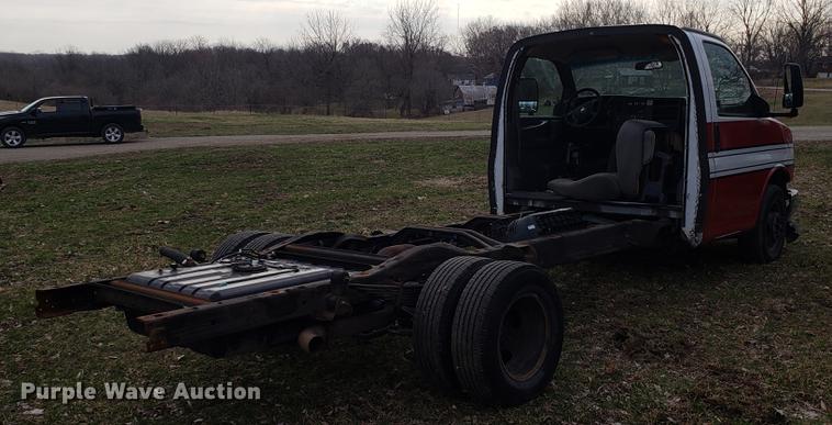 image for item DD4001 2010 Chevrolet Express G4500 cab and chassis