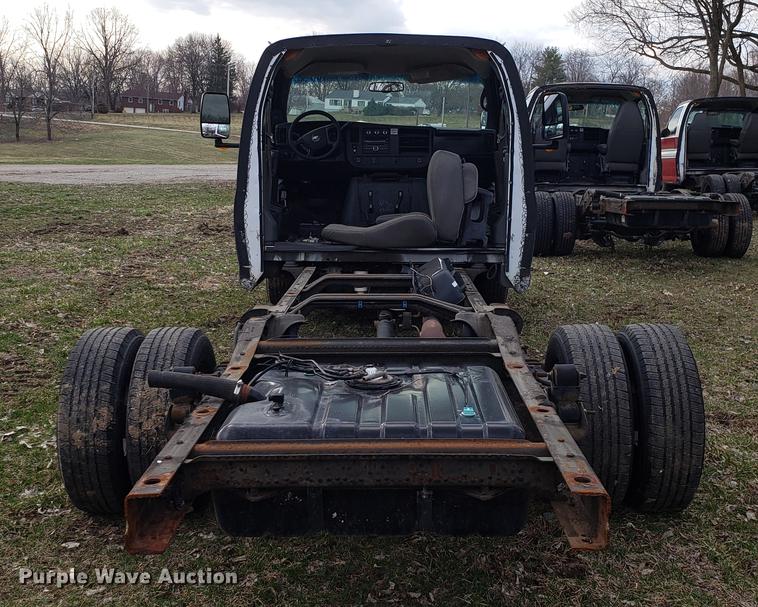 image for item DD4001 2010 Chevrolet Express G4500 cab and chassis