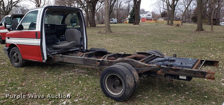 image for item DD4001 2010 Chevrolet Express G4500 cab and chassis