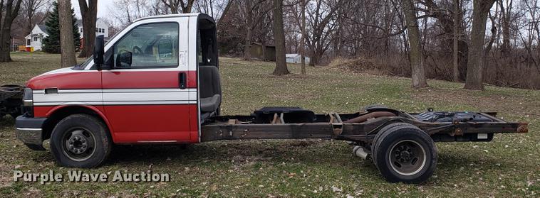 image for item DD4001 2010 Chevrolet Express G4500 cab and chassis