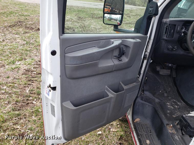 image for item DD4001 2010 Chevrolet Express G4500 cab and chassis